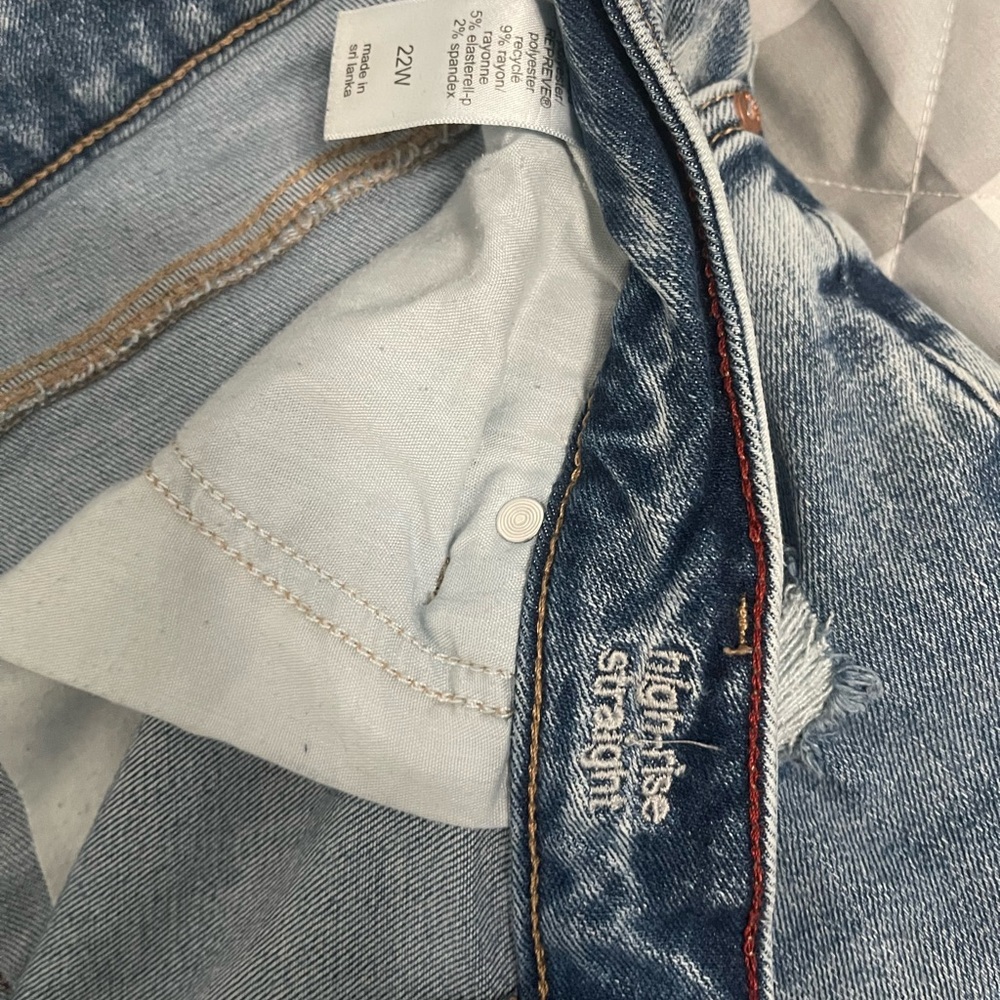 Adorable jeans with red lining